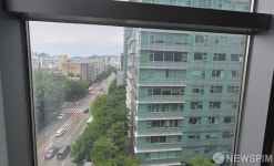 채상병 특검 사무실에서 본 윤 전 대통령 사저 서울 서초구 아크로비스타