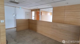 채상병 특검팀 기다리는 서초한샘빌딩