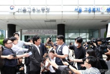 김영훈 노동부 장관 후보자, 출근길 서울고용노동청 앞 집회 현장 방문