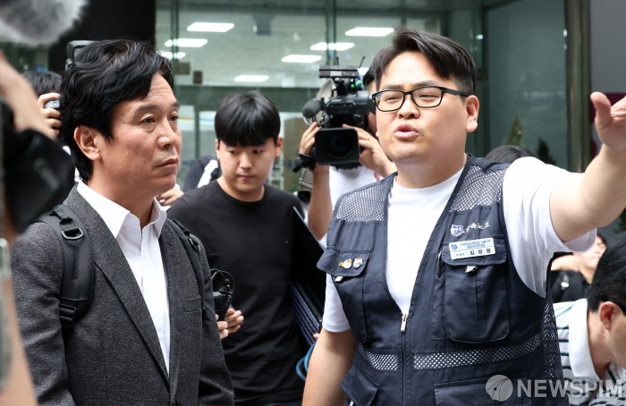 김영훈 고용부 장관, 고공농성 노동자들과 직접 대화하며 해결책 모색
