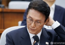 생각에 잠긴 김민석 총리 후보자
