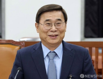 이종석 국정원장, 취임 후 첫 국회 정보위 출석