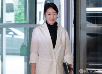 인사청문회 준비 사무실 출근하는 강선우 여가부 장관 후보자