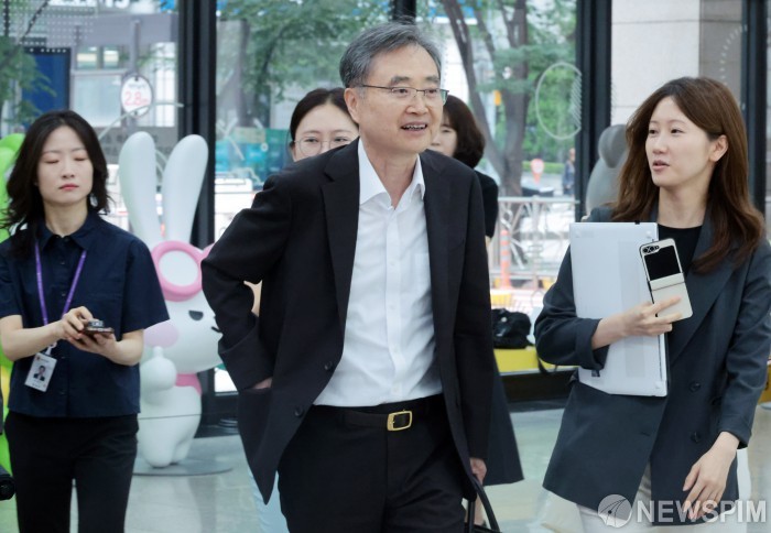조현 외교부 장관, 취임 이후 처음으로 일본 방문 후 이와야 다케시와 회담 예정