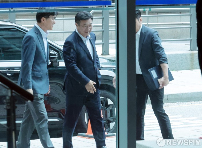 윤호중 행정안전부 장관, 재난수습과 혁신적 아이디어로 국민 안전 증진에 총력