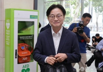 사무실로 이동하는 김정관 산업통상자원부 장관 후보자