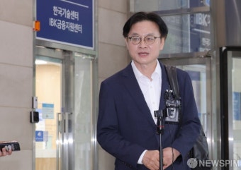 첫 출근 답변하는 김정관 산업통상자원부 장관 후보자