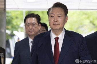 윤석열 구속영장 심사 직접 출석...'재구속' 기로