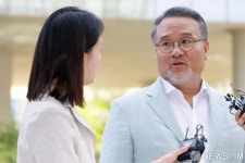 질문에 답하는 이일준 삼부토건 회장
