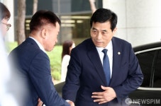 내란특검 출석하는 김민기 국회 사무총장