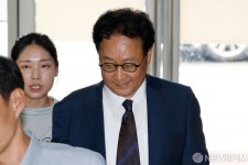 왕윤종 전 경제안보비서관  참고인 조사 출석