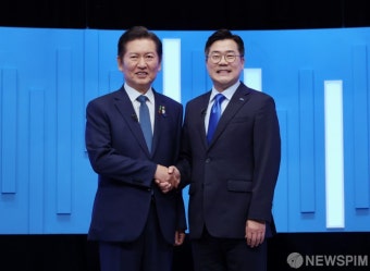 손 맞잡은 정청래-박찬대 당대표 후보