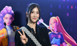 '케데헌' 루미 목소리 이재, 배우 신영균 외손녀였다