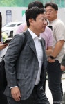 김건희 집사 지인 윤재현 참손푸드 대표, 김건희 특검 출석