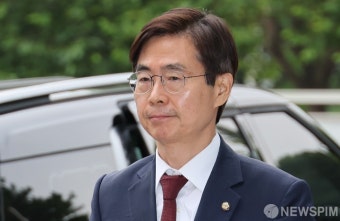 내란 특검 출석하는 조경태 의원