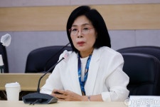 KT우면연구센터 방문한 최민희 국회 과방위 위원장