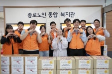 한화 글로벌부문, 종로구 경로당에 추석맞이 선물세트 전달