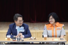 김동연, 시흥 정왕시장 화재 안전 점검 나서...추석은 안전이 큰 선물