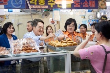 김동연, 시흥 정왕시장 화재 안전 점검 나서...추석은 안전이 큰 선물