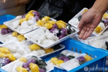 추석 앞두고 팔리는 송편