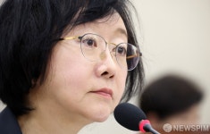 의원 질의 경청하는 오유경 식약처장
