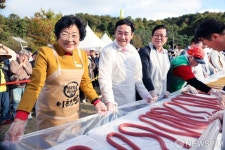 김경희 이천시장과 600미터 무지개가래떡
