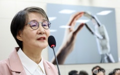 업무보고하는 권태선 방송문화진흥회 이사장