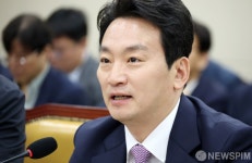 의원 질의에 답변하는 박장범 한국방송공사 사장