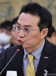의원 질문에 답변하는 유현석 한국콘텐츠진흥원장 직무대리