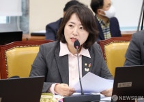 종합감사 질의하는 이주희 의원