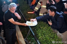 젠슨 황이 나눠주는 깐부치킨