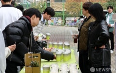 [2025GYLC] 스택빈 후원 커피 가져가는 저동고등학교 학생들