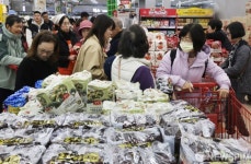 ‘코리아 그랜드 페스티벌 쇼핑인파 몰린 롯데마트 제타플렉스 서울역점