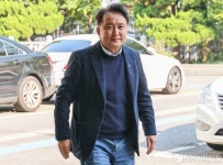 경찰서 출석하는 김영환 충북도지사