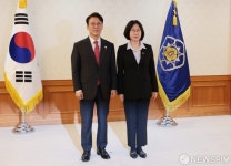 임명장 받은 이미선 기상청장