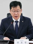 모두발언하는 안호영 위원장