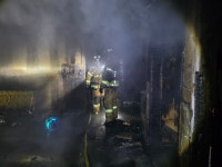 창원 월영동 아파트 3층서 불 …심정지 2명 병원 이송·130여명 대피