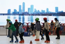 한강을 스케이트타고 즐겨?