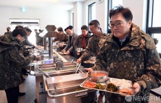동원홈푸드9사단사령부간부식당 | 부대 식당 찾은 우원식 국회의장