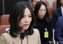 답변하는 김진아 외교부 차관
