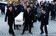 고 안성기 영결식 엄수…'한국 영화계의 큰 별' 영면