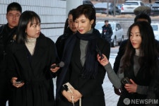 노소영 관장, 재산분할 파기환송심 첫 재판 출석