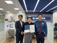 동해경찰서, 보이스피싱 막은 은행 직원에 감사장 수여