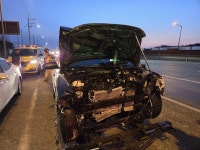 출근길 아산 배방역사거리서 SUV가 굴착기 쾅…20대 운전자 중상