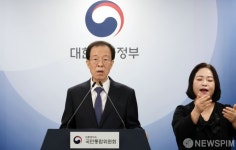 브리핑 하는 이석연 국민통합위원회 위원장