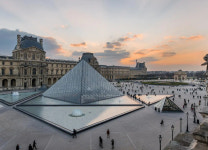 보석 도난·사기 루브르 박물관, 佛 첫 여성관장 퇴진 하룻만에 새 수장