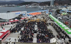 울진대게·붉은대게축제 3일차…후포해안도로 가득 메운 축제객 차량