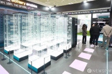 삼성 SDI 둘러보는 참가자들