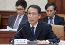 발언하는 유재성 경찰청장 직무대행
