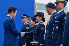 李대통령 법 앞에선 지위고하 없이 평등한 헌법 실천 경찰돼 달라